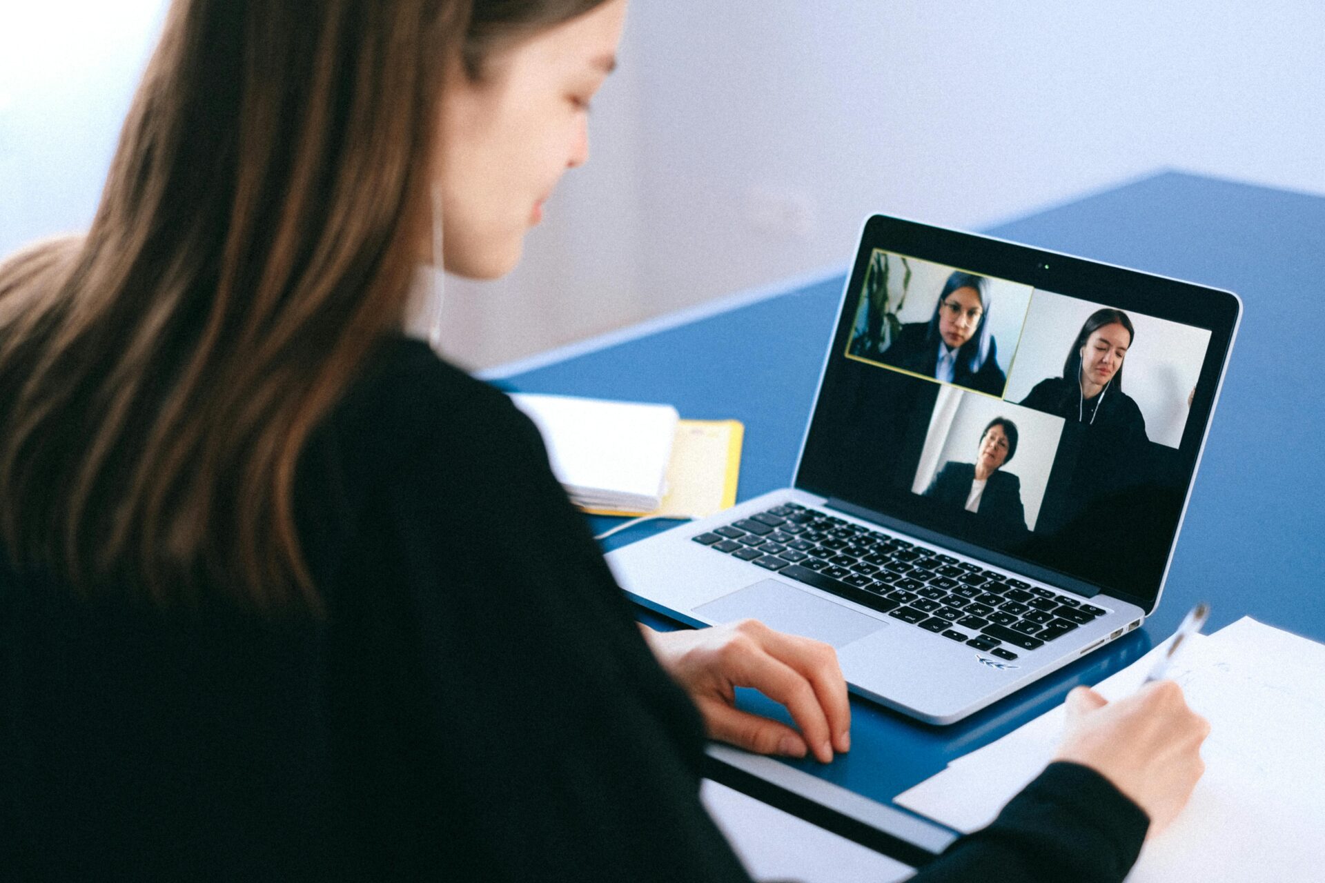 Essential Tips to Pass a Video Interview
